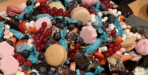 Ensimmäisiä kokeilujen tuloksia - räätälöidyt tekoälyt toimivat ja hallusinointi on vähentynyt